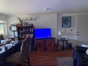 2832 W Mercer Way in Mercer Island, WA - Foto de edificio - Building Photo