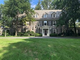 607 S Trent Ave in Wyomissing, PA - Building Photo