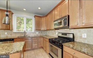 4222 Talon Dr in Dumfries, VA - Building Photo