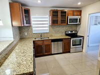 660 SW 69th Terrace in Pembroke Pines, FL - Building Photo - Building Photo