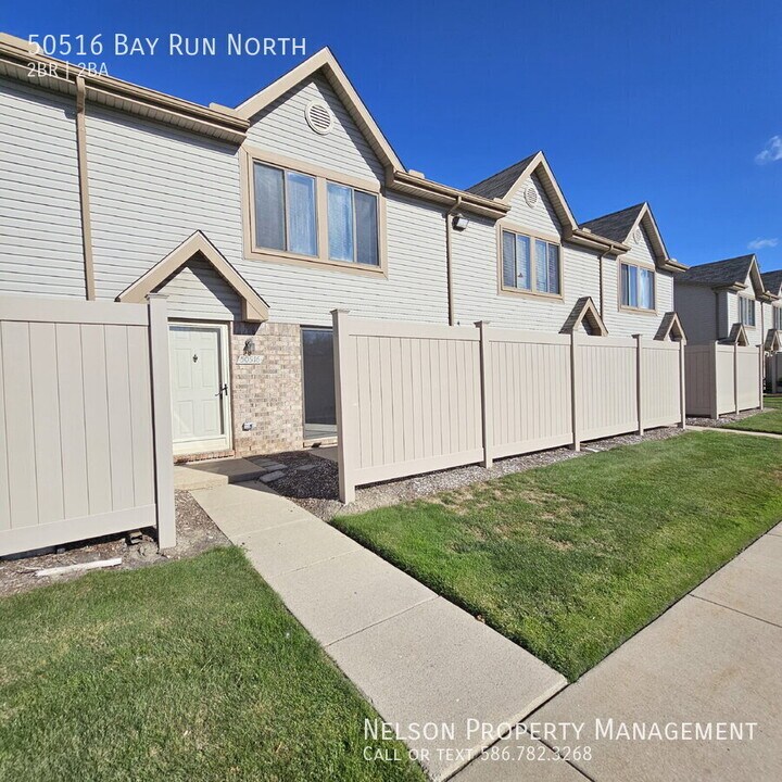 50516 Bay Run N in New Baltimore, MI - Building Photo