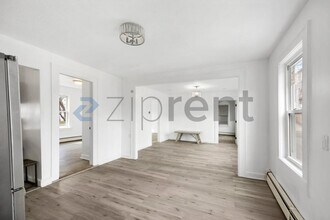 11 1st Ave in Dudley, MA - Foto de edificio - Building Photo