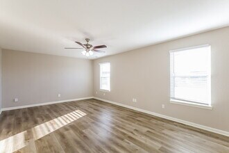 450 Lake Shore Ct in Franklin, IN - Foto de edificio - Building Photo