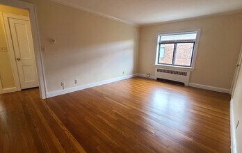 429 Newport Ave, Unit 4 in Quincy, MA - Building Photo - Building Photo