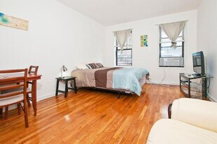 304A E 82nd St in New York, NY - Building Photo