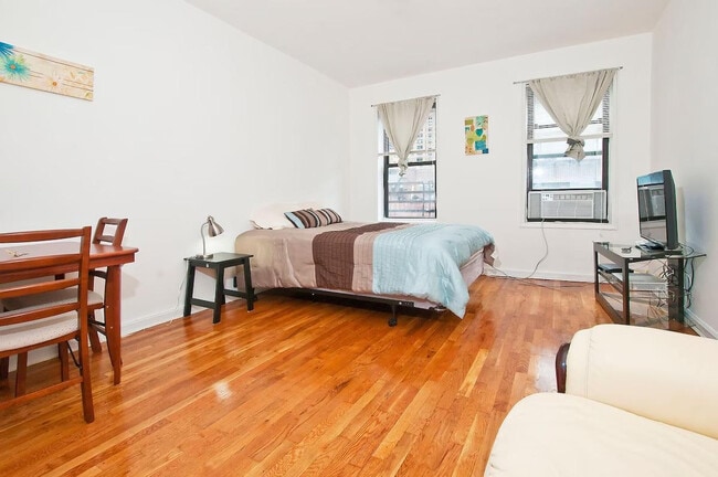 304A E 82nd St