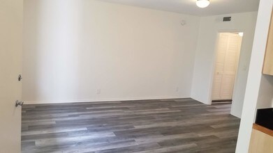 5302 Comercio Ln, Unit 5 in Los Angeles, CA - Foto de edificio - Building Photo