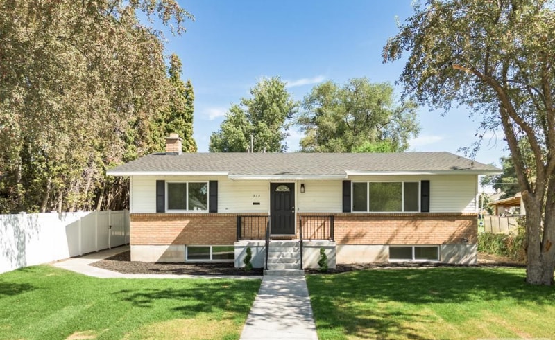 315 Jackson St in American Falls, ID - Building Photo