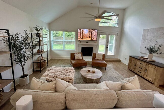 1303 Bayou Woods Dr in College Station, TX - Building Photo - Building Photo