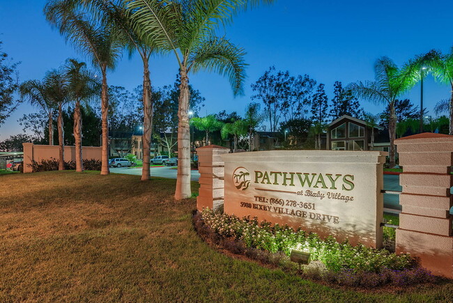Pathways at Bixby Village in Long Beach, CA - Foto de edificio - Building Photo