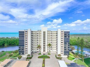 15 Bluebill Ave in Naples, FL - Building Photo - Building Photo