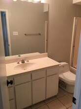 2201 Canterbury Ct in Denton, TX - Building Photo - Building Photo