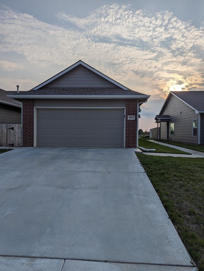 property at 8012 E 34th Ct S