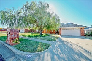 604 NE 21st St in Moore, OK - Building Photo