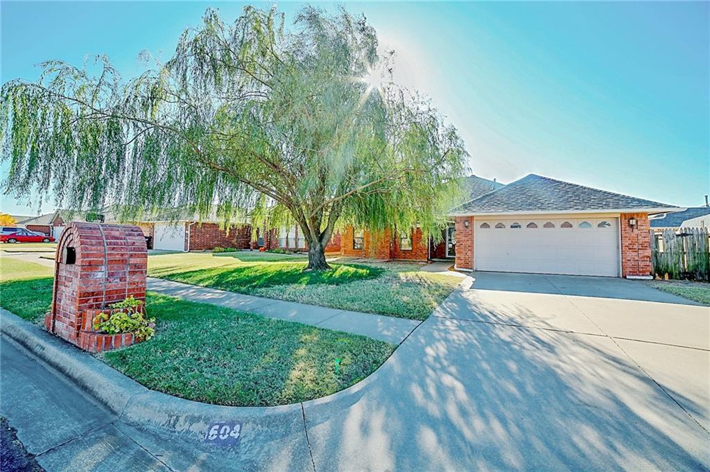 604 NE 21st St in Moore, OK - Building Photo