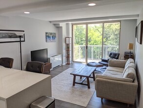 2500 N Van Dorn St, Unit 510 in Alexandria, VA - Building Photo - Building Photo