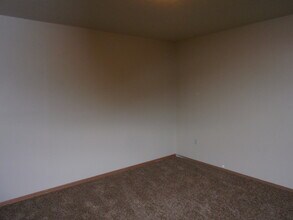 2295 Monticello St in Albany, OR - Foto de edificio - Building Photo