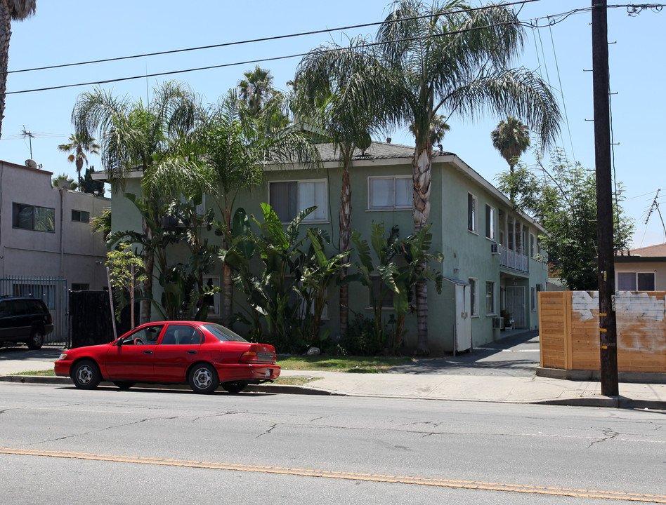 15832 Vanowen St in Van Nuys, CA - Building Photo