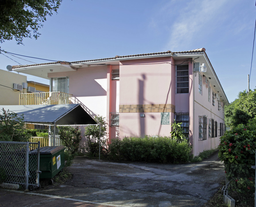 524 SW 13th Ave in Miami, FL - Building Photo