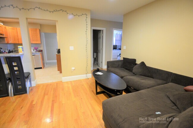 76 Egmont St in Brookline, MA - Building Photo - Building Photo