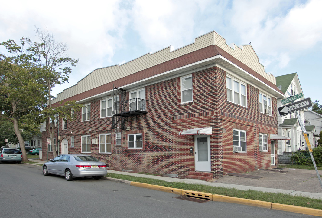 1018 Cross Ave in Elizabeth, NJ - Building Photo