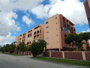 460 E 23rd St-Unit -205 in Hialeah, FL - Building Photo - Building Photo