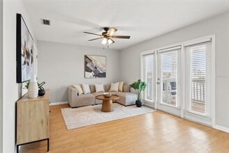 209 Sea Horse Dr SE in St. Petersburg, FL - Foto de edificio - Building Photo