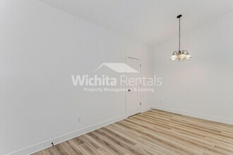 920-922 W Onewood Pl in Andover, KS - Building Photo - Building Photo