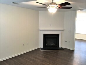1524 Eastway Dr in Dallas, NC - Building Photo - Building Photo