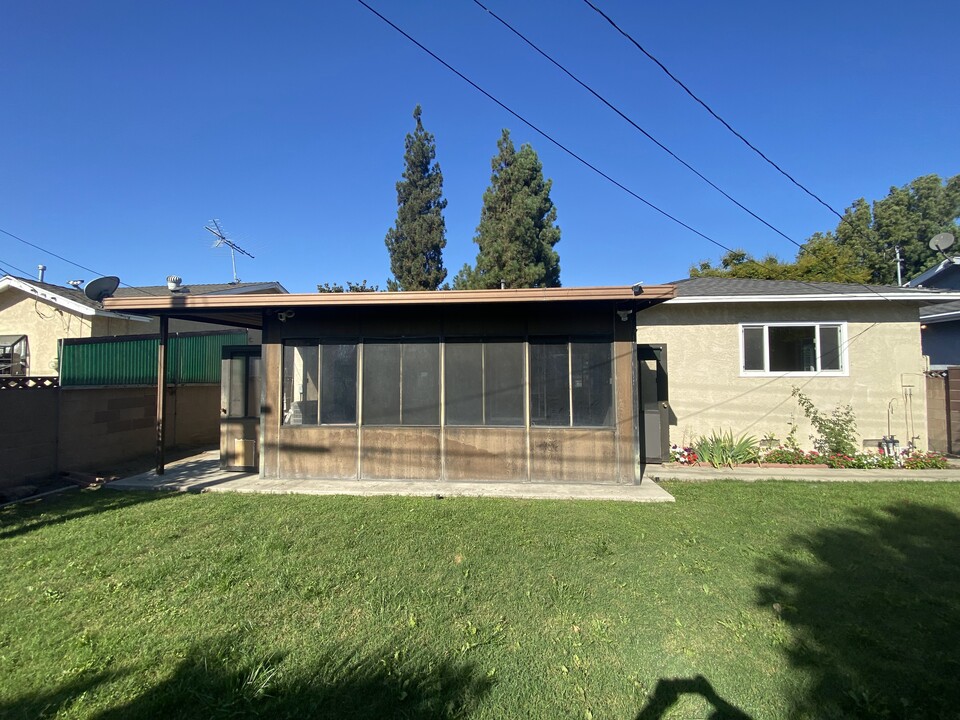 16316 Alora Ave in Norwalk, CA - Foto de edificio