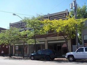 Highland Manor in Lakewood, OH - Building Photo - Building Photo