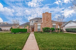 2906 Arrowhead Dr in Sugar Land, TX - Building Photo