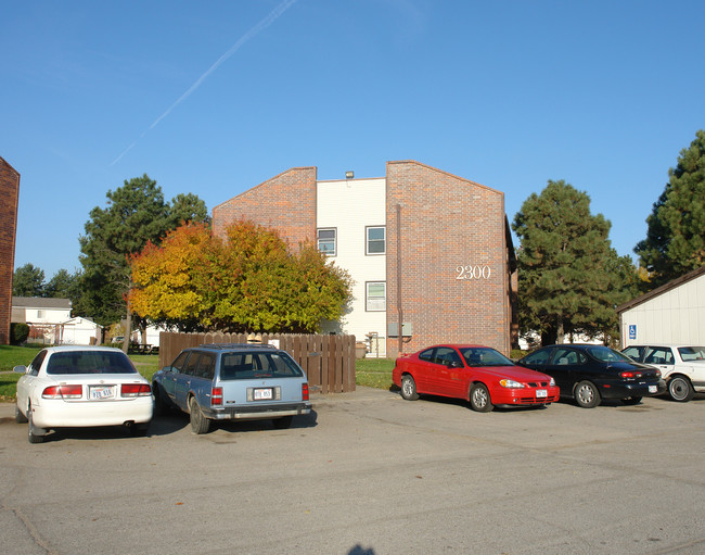 Western Manor Apartments in Lincoln, NE - Building Photo - Building Photo