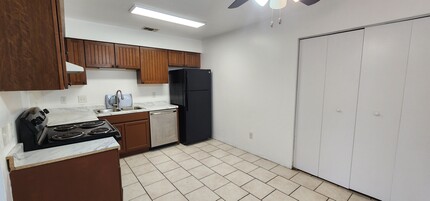 5805 NW 23rd Ter, Unit Apt 1 in Gainesville, FL - Building Photo - Building Photo