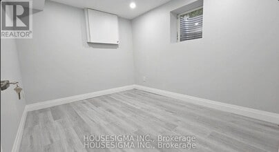 24 McGarry Dr in Kitchener, ON - Building Photo - Building Photo