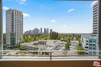 865 Comstock Ave in Los Angeles, CA - Building Photo - Building Photo