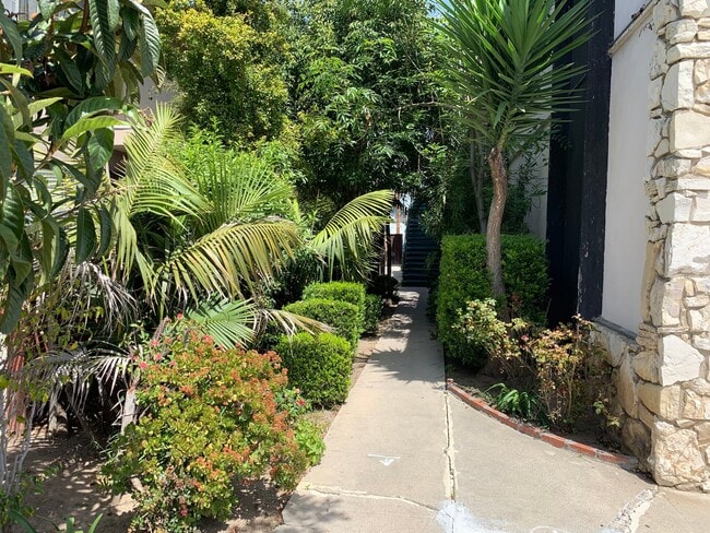 3646 Vinton Ave, Unit A in Los Angeles, CA - Building Photo - Building Photo