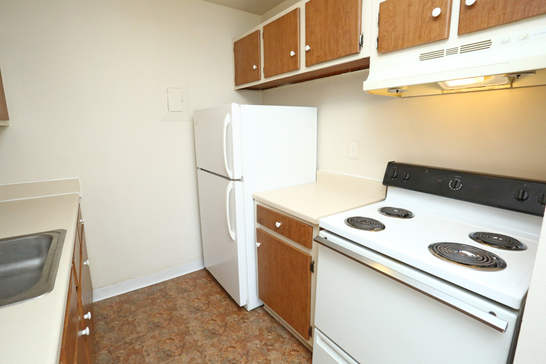 Camelot Apartments Photo