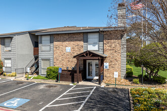 Spring Creek Apartments in Dallas, TX - Foto de edificio - Building Photo