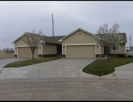 Pineridge in Wichita, KS - Building Photo
