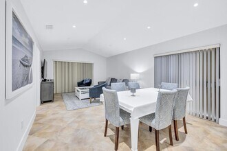 351 210th St S in Boca Raton, FL - Building Photo - Building Photo