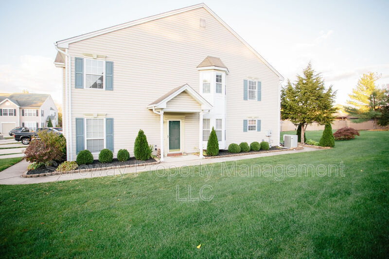 33 Cypress Point Ct in Blackwood, NJ - Foto de edificio