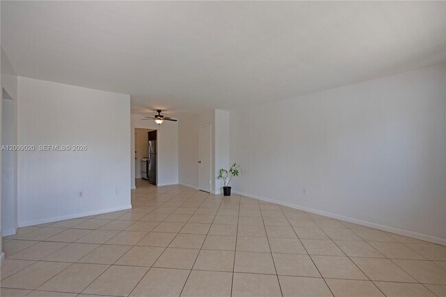 2250 Bay Dr in Miami Beach, FL - Building Photo - Building Photo