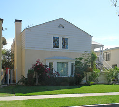 454 S Oakhurst Dr in Beverly Hills, CA - Foto de edificio - Building Photo