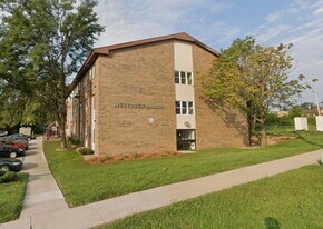 205 40th St Dr SE in Cedar Rapids, IA - Building Photo