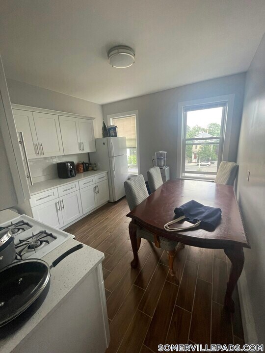 11 Houghton St in Somerville, MA - Building Photo