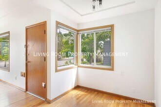 7916 NE Oregon St in Portland, OR - Building Photo - Building Photo