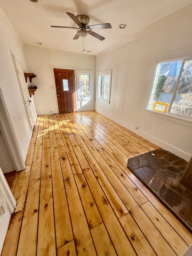 521 Linden Ave in Grass Valley, CA - Building Photo - Building Photo