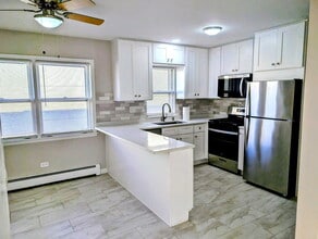 5916 W Montrose Ave in Chicago, IL - Building Photo - Building Photo