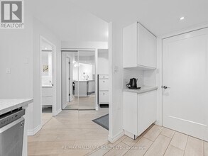 77 Maitland Pl in Toronto, ON - Building Photo - Building Photo